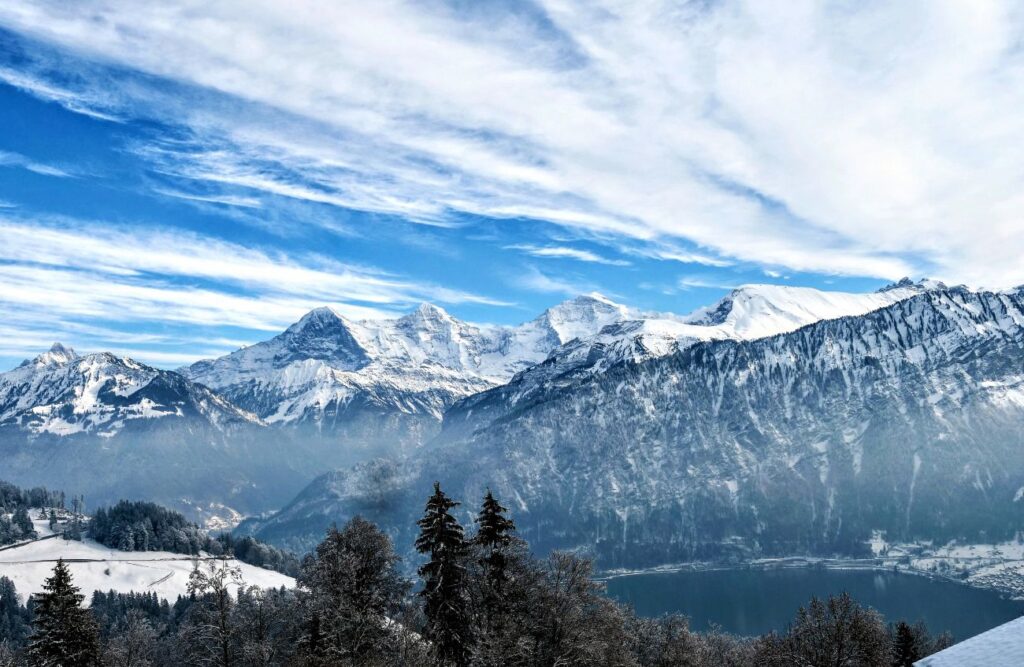 Ausblick auf Eiger, Mönch und Jungfrau im Winter